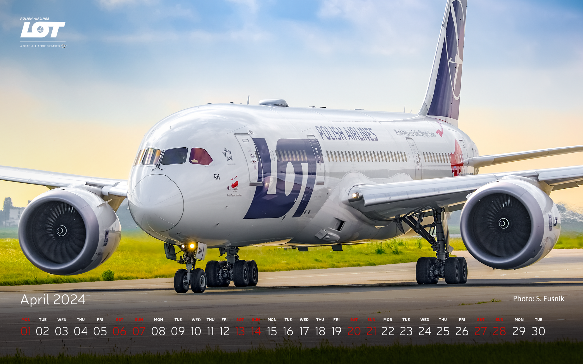 Boeing 787 taxiing at Warsaw Chopin Airport